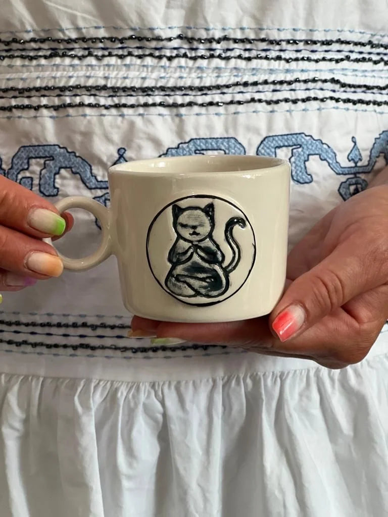 Yogacı Cat Figure Mug Cup